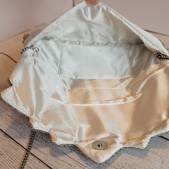 NWT Charming Charlie RSVP Elegant Silver/White/Gray Beaded Clutch Crossbody - Picture 5 of 8